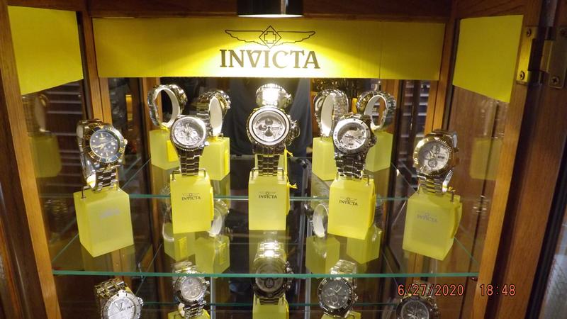 Invicta watch hotsell display cases