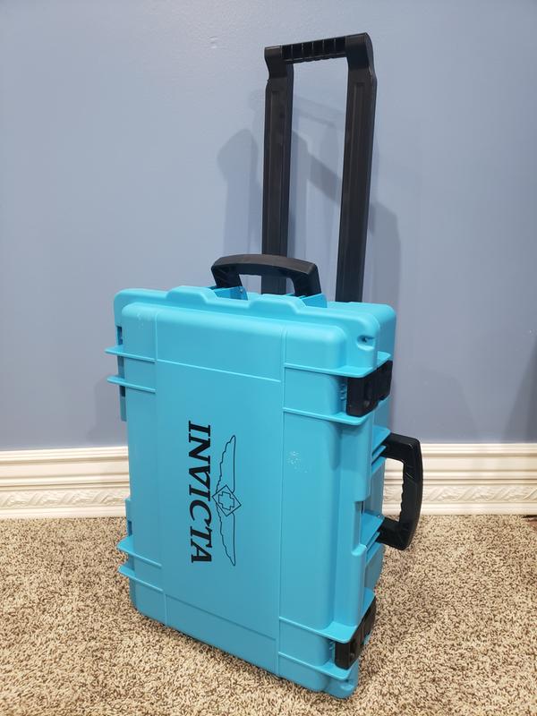 invicta 50 slot collector wheeled suitcase