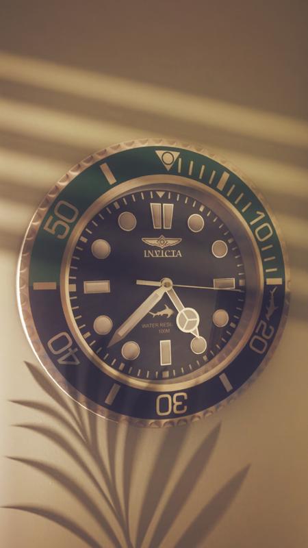 Invicta Pro Diver Master of the Oceans Quartz Magnificent 14" Wall Clock 