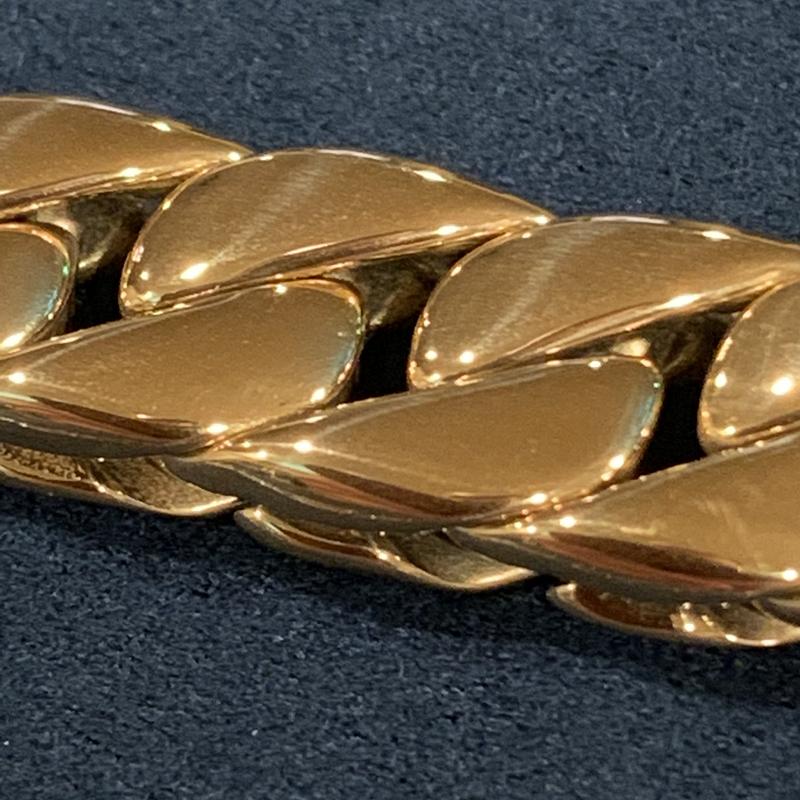 Curb link closeup