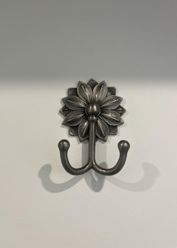 DIEWU Floral Lotus Coat Hooks Wall Mounted Art Flower Hooks, Decorative  Wall Hooks for Hanging Coat Scarf Bag Towel Key Cap Hat(3)