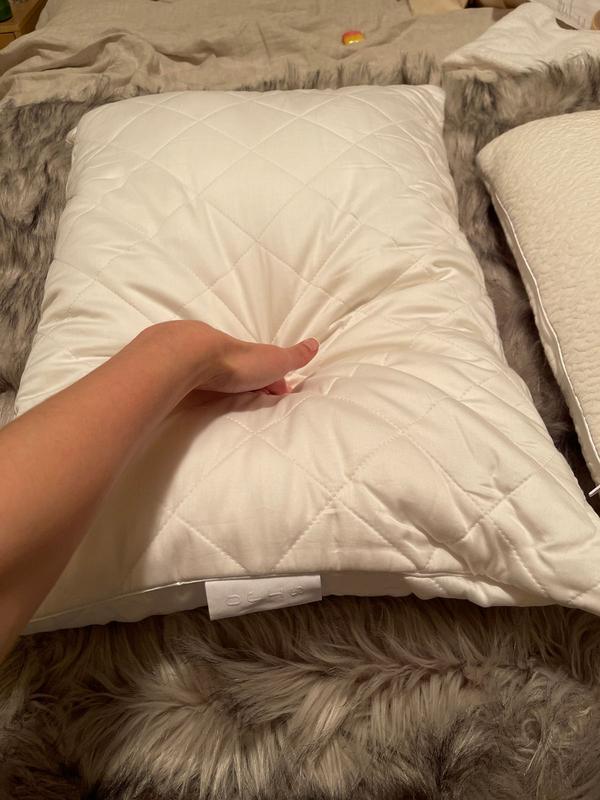 Customer photo for "Firm and bouncy pillow"