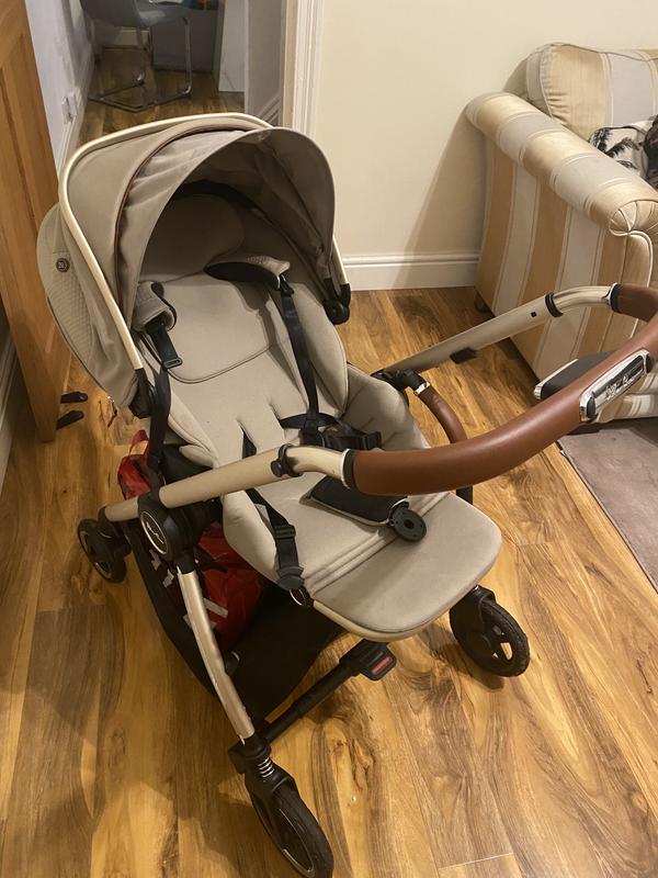 Customer photo for "Difficult o bumps, folding & hard with shopping on"