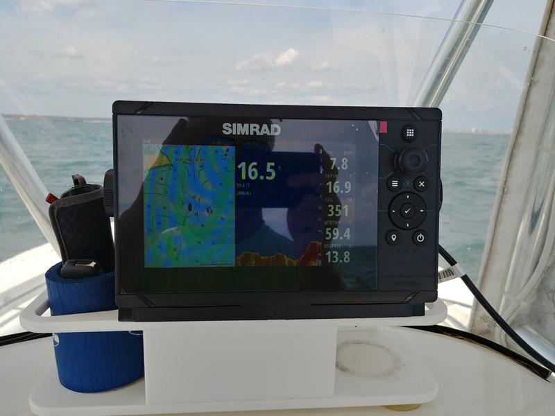 Simrad Cruise 7 Fish Finder/Chartplotter with US Coastal Map and