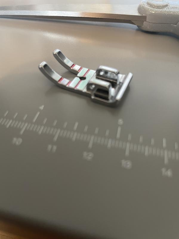 Singer Presser Foot - 1/4 Piecing Foot - 037431885098