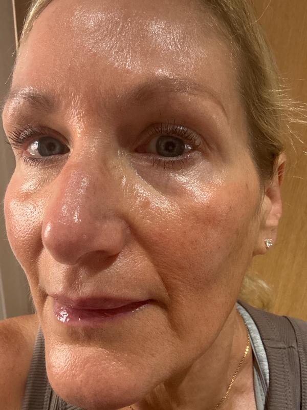 Customer photo for "Lovely product that leaves your skin moisturised and sun-kissed"
