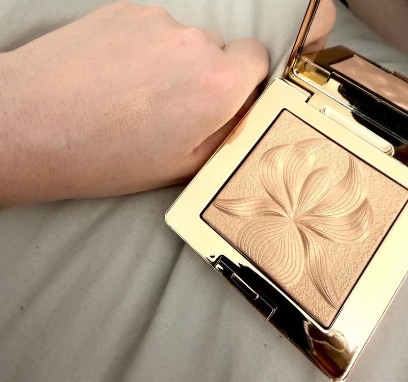 Customer photo for "Beautiful natural highlighter"