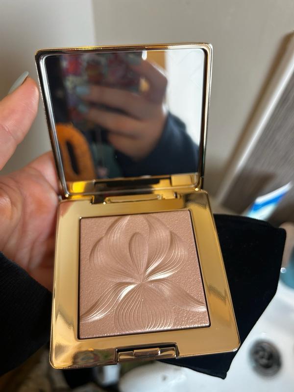 Customer photo for "Pretty , soft and glowy."
