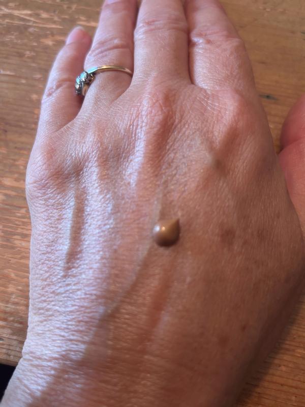 Customer photo for "Lovely product that leaves your skin moisturised and sun-kissed"