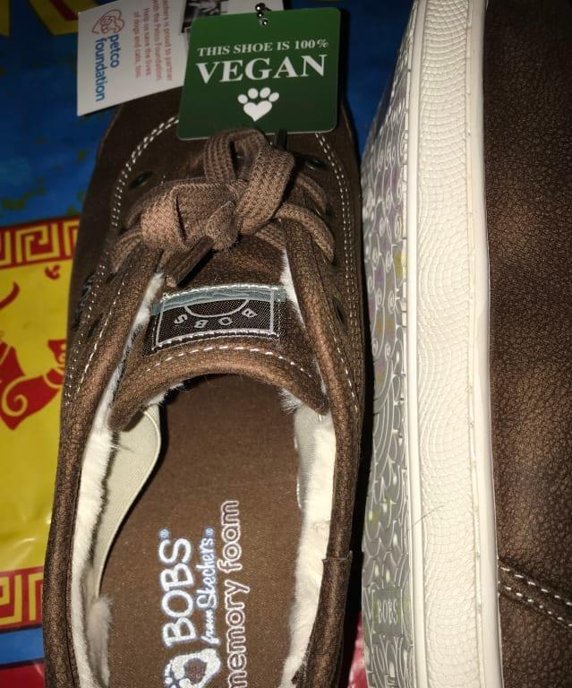 The elastic band can be seen inside, as well as the fur lining starting to shed.