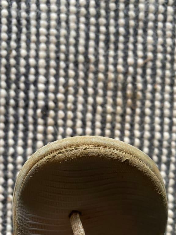 Very bad form for the high price!!!