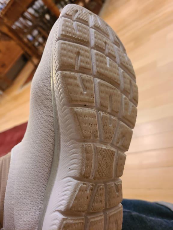 The sole is too narrow, yet it is supposed to be a wide shoe.