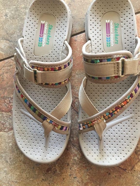 Note color and design on straps.
