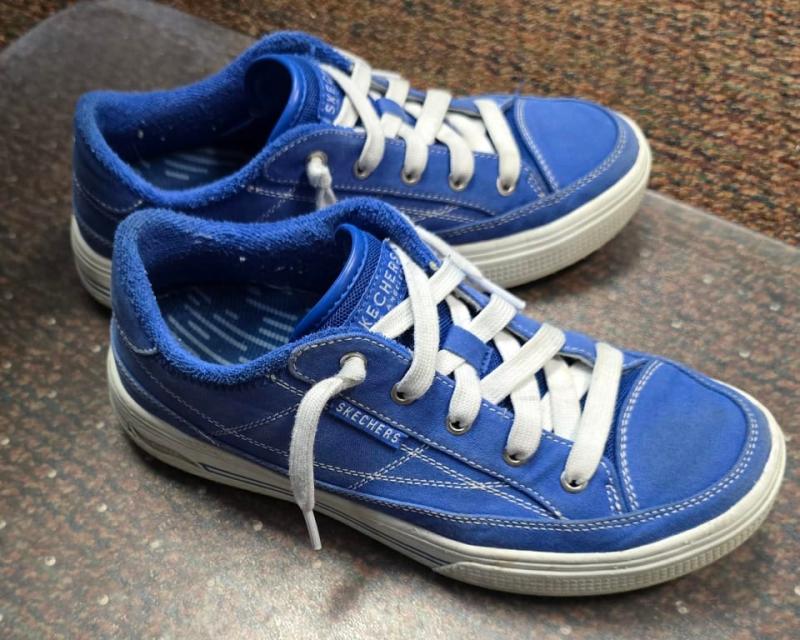 The rest of the shoe looks new.