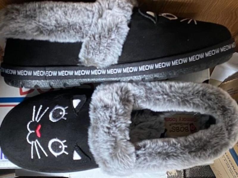 Side View Meow all Around the Bottom