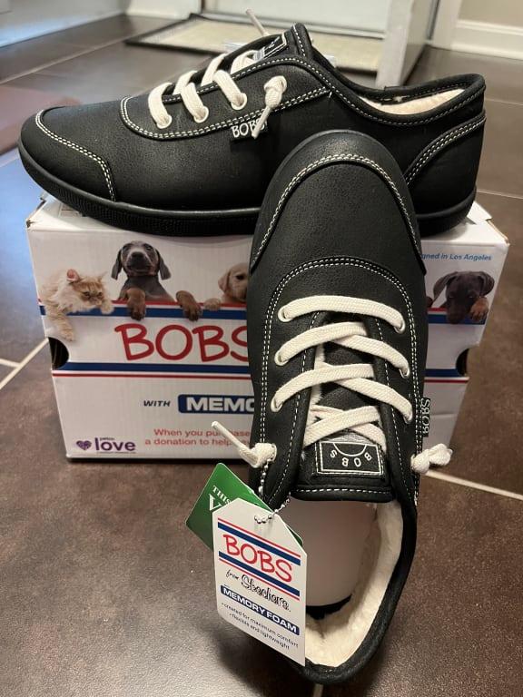 Black laces included in shipment!