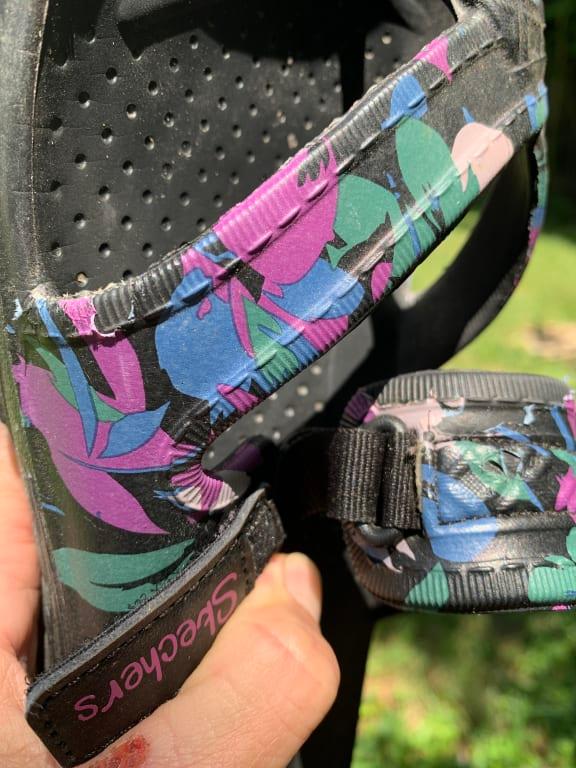 Top of foot peeling +outside foot band peeling. Beautiful pattern but for how long:(