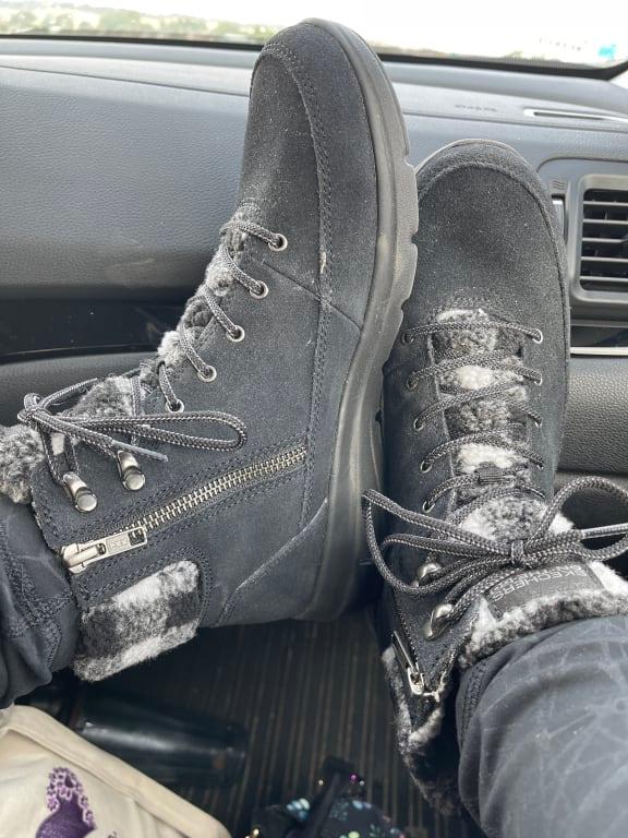 Keeps my cold feet warm!! Now I need black with purple!