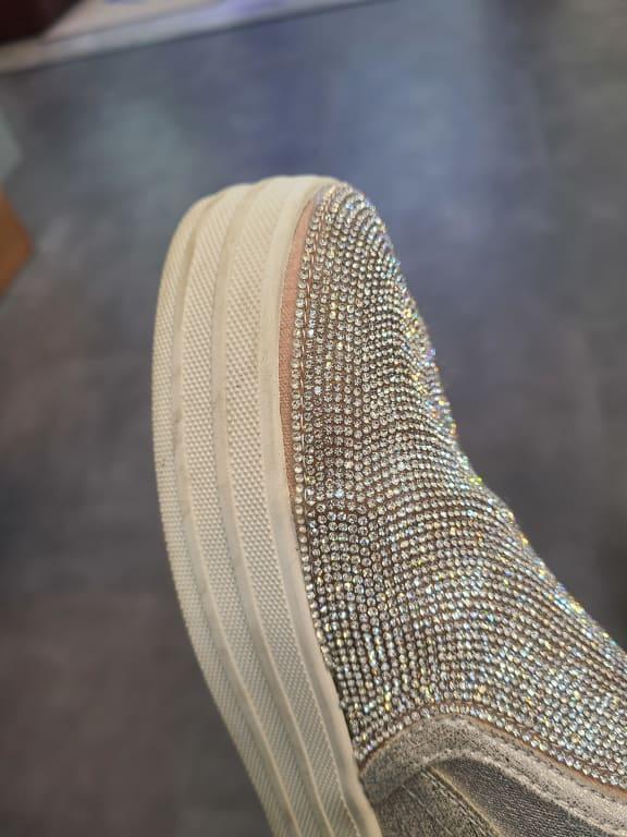 The shoe is missing the stones.