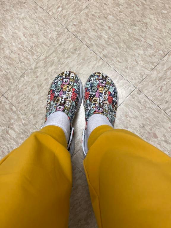 Can wear with so many scrub colors:)