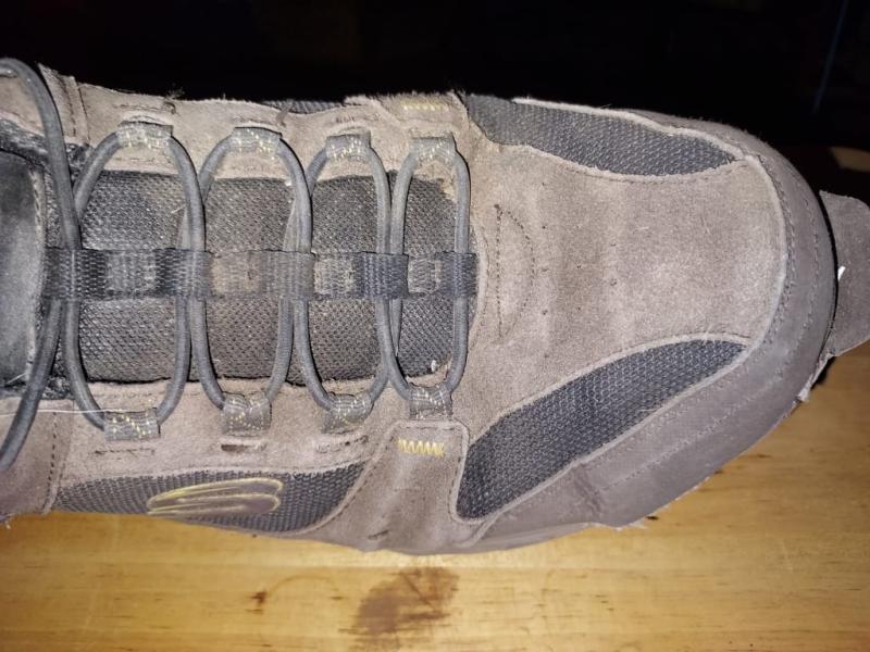 Only the right shoe.