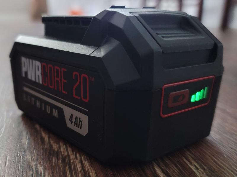 Bright green LED battery status level indicator