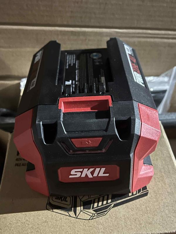 SKIL 40-Volt 4 Ah Lithium Ion (li-ion) 200-Watt Battery BY8708C-01 at ...