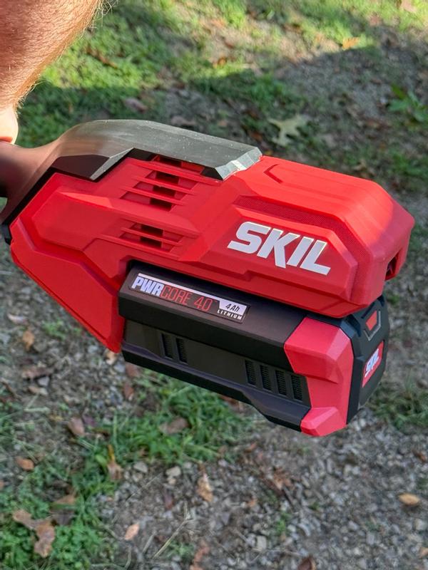 SKIL 40-Volt 4 Ah Lithium Ion (li-ion) 200-Watt Battery BY8708C-01 at ...