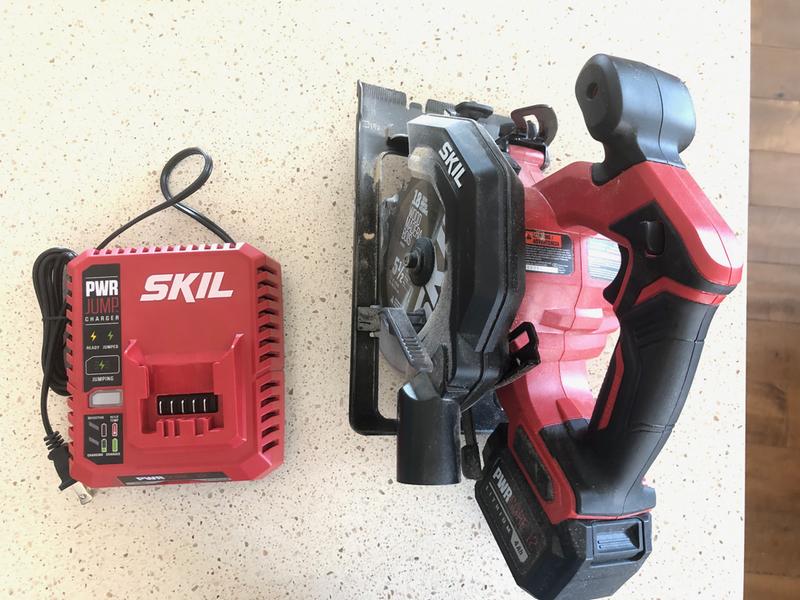 SKIL 12-volt 5-1/2-in Brushless Cordless Circular Saw (1-Battery  Charger  Included) in the Circular Saws department at