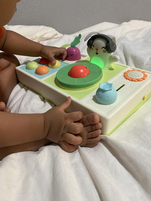 My little one learning what each button does.