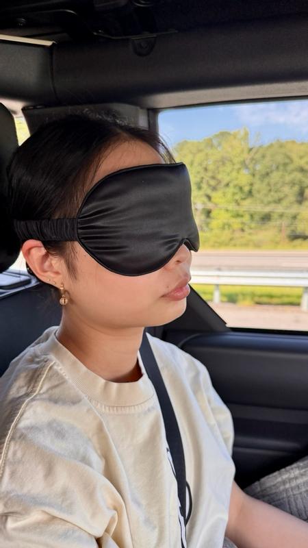Customer photo for "Super duper comfortable sleep mask!"