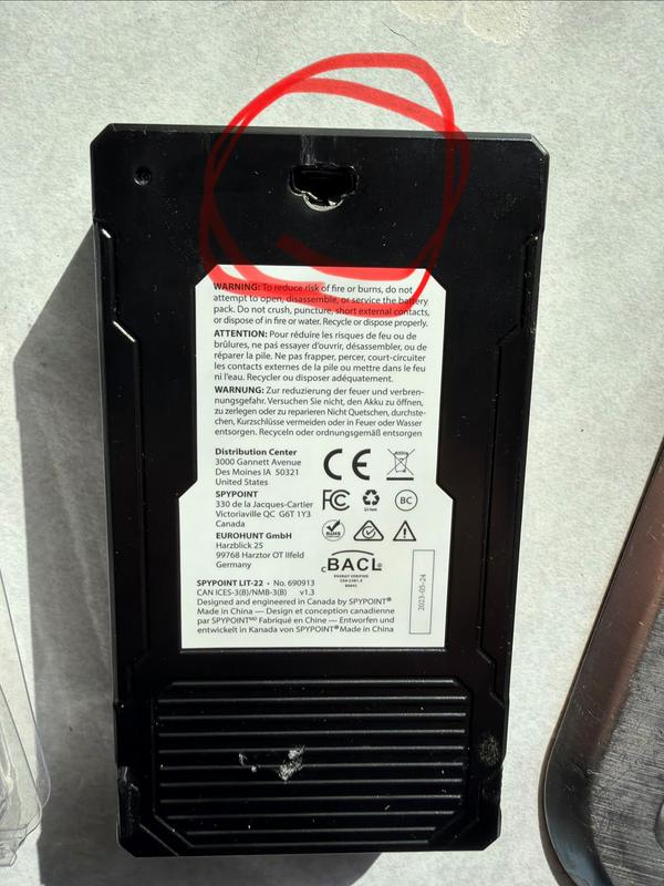 Tree Screw mount goes into Battery port - poor design