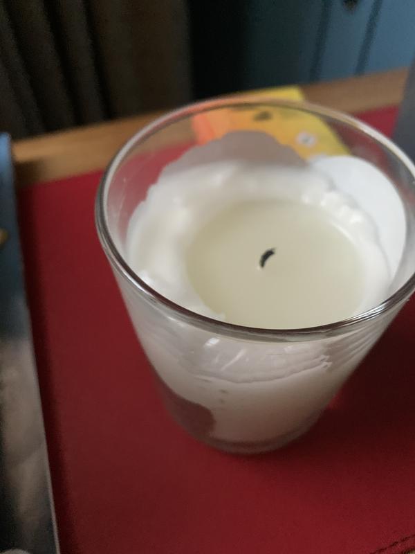 Fabulous scent, very poor quality candle