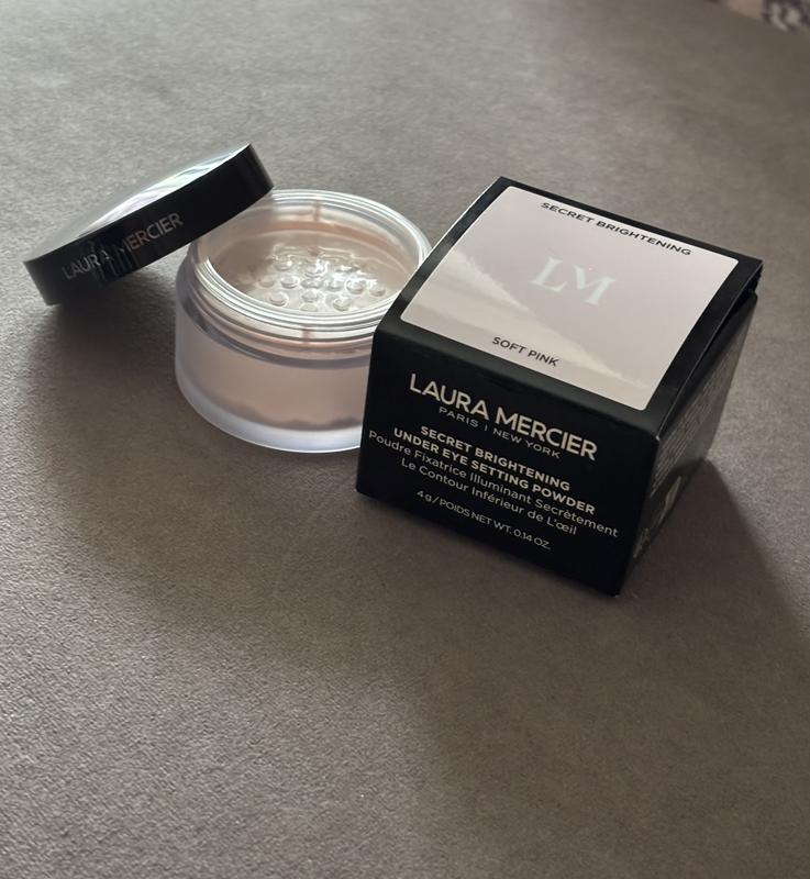 Airbrushed silky under eye powder!