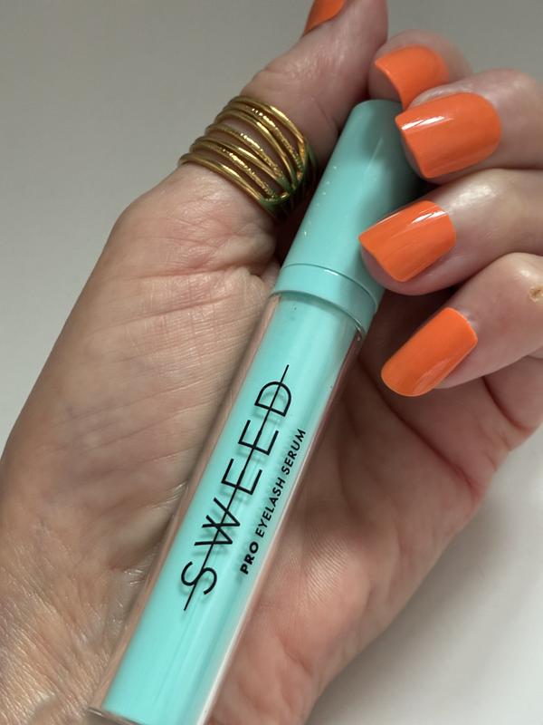 Customer photo for "Amazing Eyelash serum  -  that works"