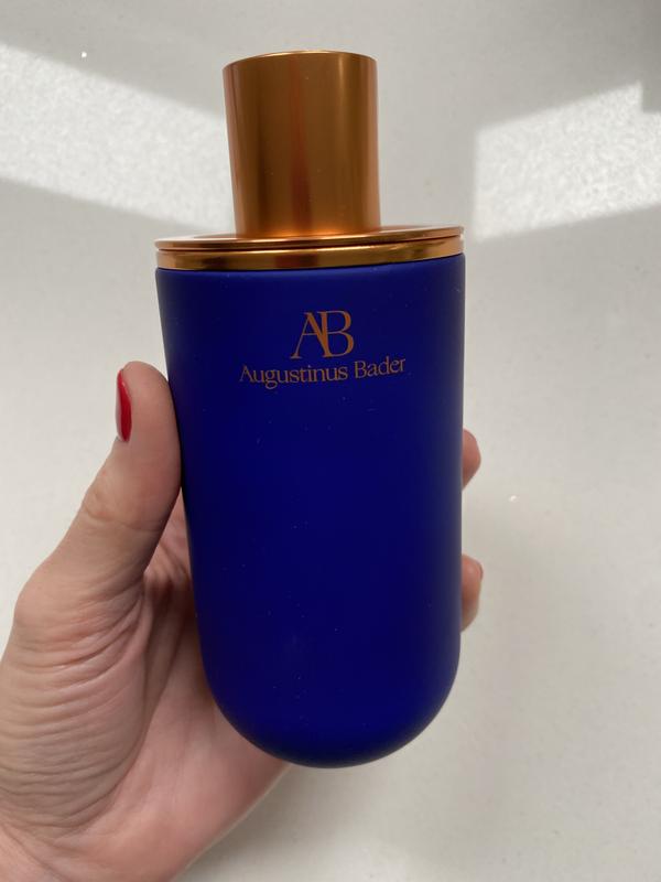 Customer photo for "Fabulous lightweight eye cream, gorgeous packaging"