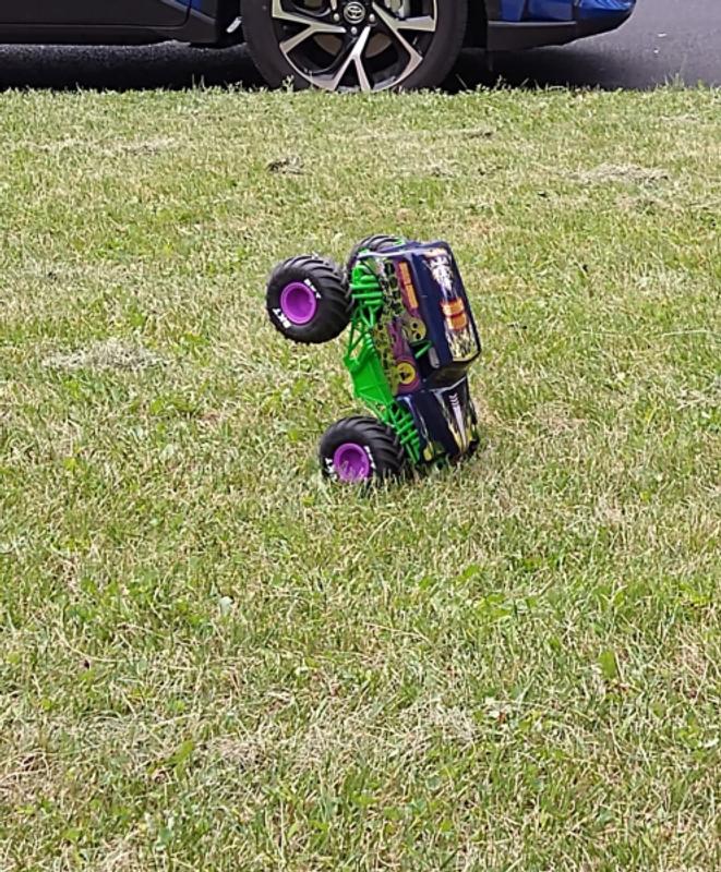 Monster Truck de controle remoto Monster Jam Freestyle Force Spin Master Monster  Jam Freestyle Force 1:10 Grave Digger