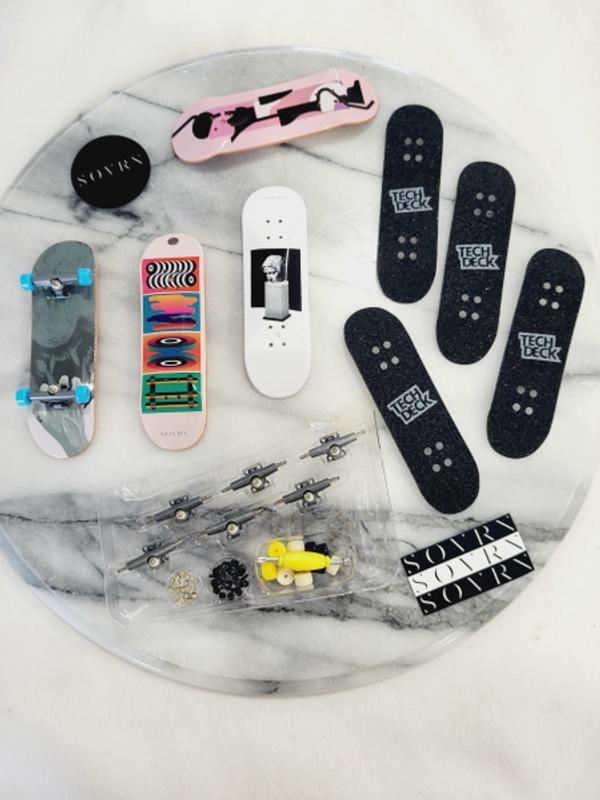  TECH DECK, DLX Pro 10-Pack of Collectible Fingerboards, for  Skate Lovers, Kids Toy for Ages 6 and up : Toys & Games