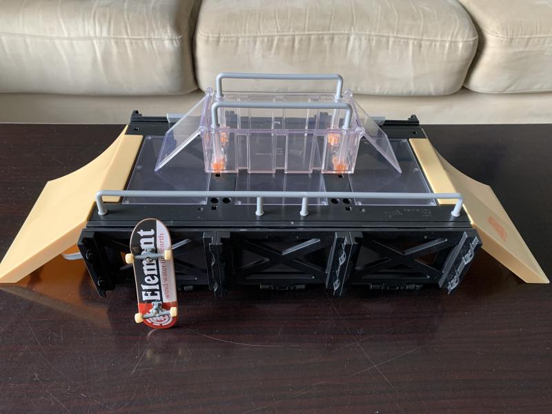 Tech Deck, Play and Display Transforming Ramp Set and Carrying Case