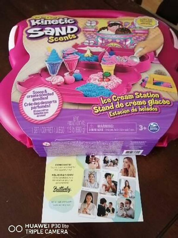 Kinetic Sand Scents, Ice Cream Station Playset, 1.5lbs of Play Sand (Pink,  White and Scented Blue), Reusable Storage Case, 6 Tools and Molds