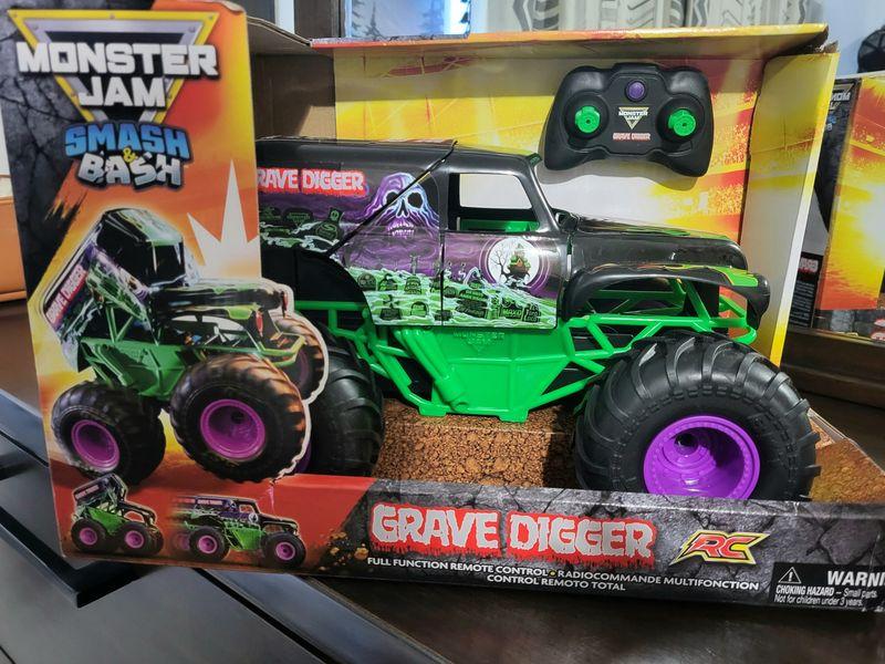 <JAM > 6044941 | Monster Jam 1:64 Scale Die-Cast Monster Truck (Styles