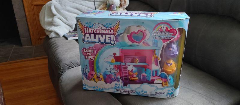 Hatchimals Alive, Hatchi-Nursery Playset Toy with 4 Mini Figures in  Self-Hatching Eggs, 13 Accessories, Kids Toys for Girls and Boys Ages 3 and  up