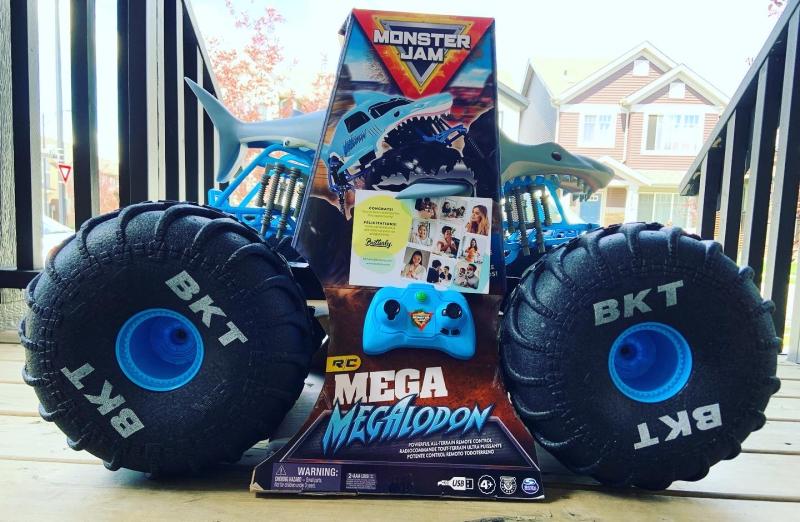 Monster Jam, Official Megalodon Storm All-Terrain Remote Control Monster  Truck for Boys and Girls, 1:15 Scale, Kids Toys for Ages 4-6+