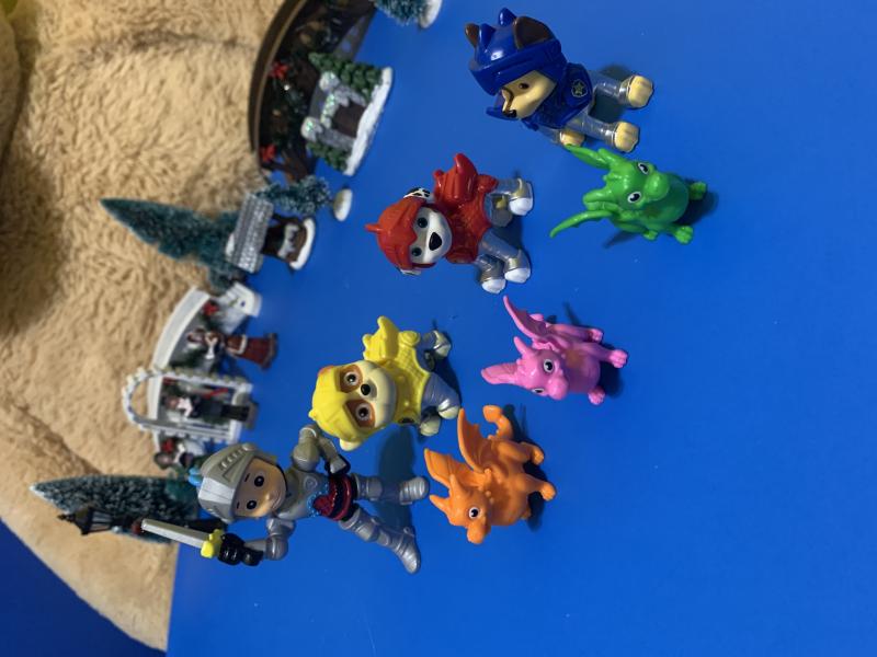 Achetez Spin Master Paw Patrol Rescue Knights Ryder Et Pack De Cadeaux De  La Figurine Des Chiots chez  pour 51.59 EUR. EAN: 778988383148