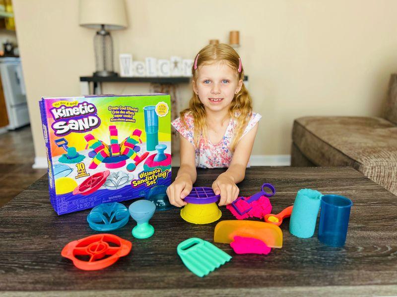  Kinetic Sand Ultimate Sandisfying Set, 2lb of Pink, Yellow and  Teal Play Sand, 10 Molds and Tools, Sensory Toys, for Kids : Toys & Games