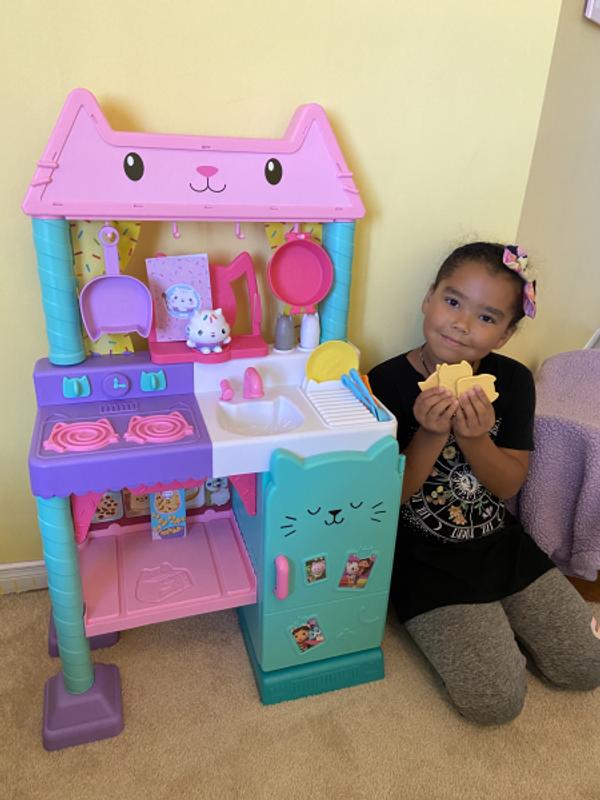  Gabby's Dollhouse, Cakey Kitchen Set for Kids with Play Kitchen  Accessories, Play Food, Sounds, Music and Kids Toys for Girls and Boys Ages  3 and Up : Toys & Games
