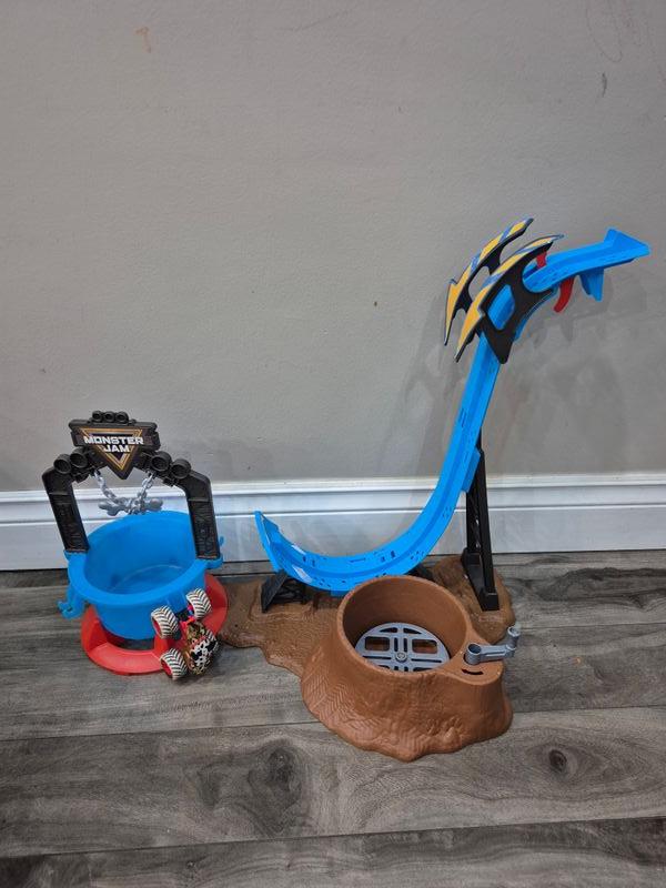 Monster Jam Mud Blasters, Monster Mutt Dalmatian Dunk Tank Playset