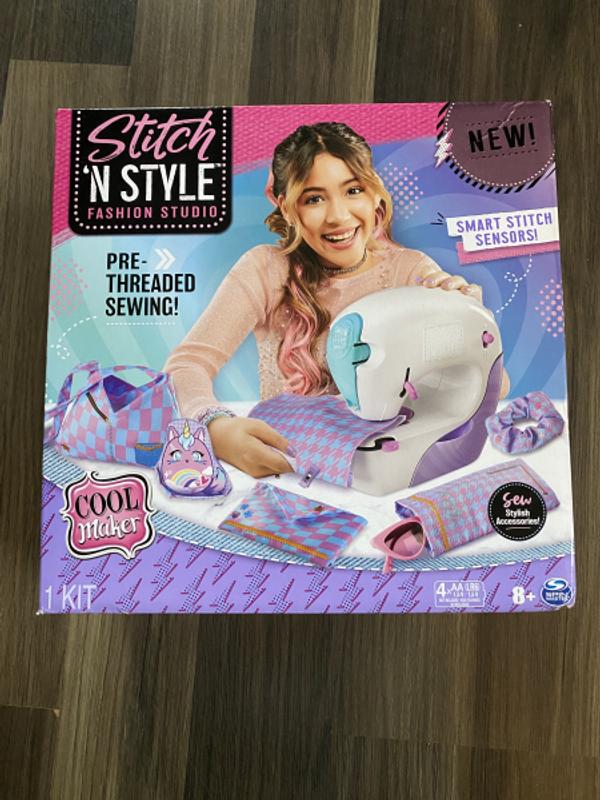 Cool Maker, Stitch 'N Style Fashion Studio, Pre-Threaded Sewing Machine Toy  with Fabric and Water Transfer Prints