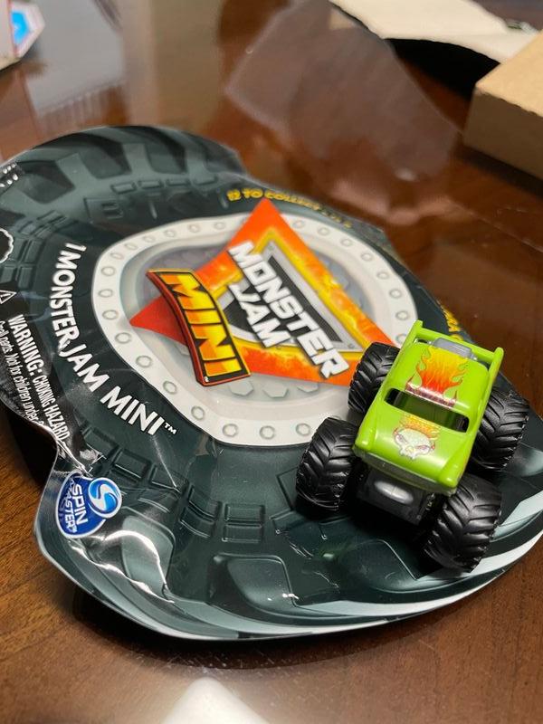 Monster Jam, Official Mini Mystery Collectible Monster Truck (Styles May  Vary), 1:87 Scale