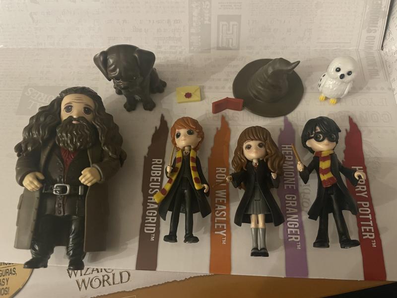 Wizarding World Harry Potter, Magical Minis Hogsmeade Students Gift Set with  10 Figures